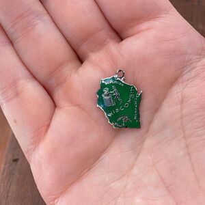 Vintage 925 Sterling Silver Green Enamel "Wisconsin" State Map Pendant Charm